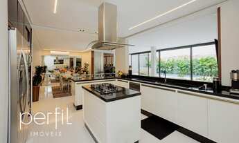 Imagem 5: Casa à venda em Joinville-SC, com 3 quartos, 2 suítes, 3 salas, 4 banheiros, 4 vagas de ga