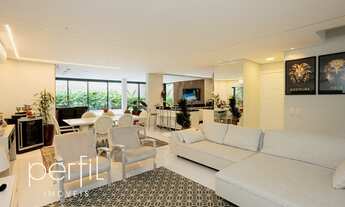 Imagem 3: Casa à venda em Joinville-SC, com 3 quartos, 2 suítes, 3 salas, 4 banheiros, 4 vagas de ga