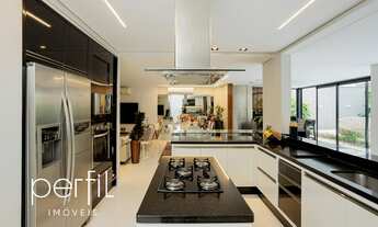 Imagem 6: Casa à venda em Joinville-SC, com 3 quartos, 2 suítes, 3 salas, 4 banheiros, 4 vagas de ga