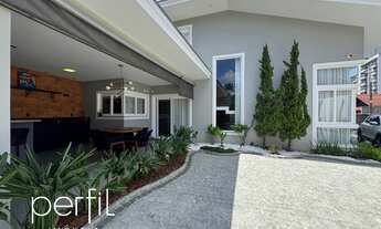 Imagem 3: Sobrado a venda com 3 quartos sendo 1 suíte no bairro Saguaçu - Joinville/SC