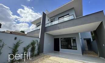 Imagem 2: Sobrado a venda com 3 suítes no bairro Bom Retiro - Joinville/ SC