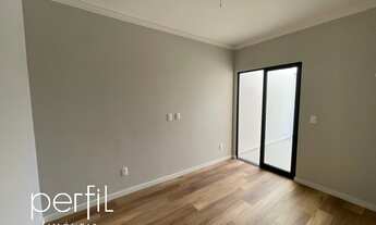 Imagem 4: Sobrado à venda em Joinville-SC, Costa E Silva: 3 quartos, 1 suíte, 1 sala, garagem e 143