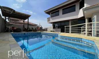 Imagem 2: Casa a venda com 5 quartos sendo 3 suítes e 2 quartos no bairro Boa Vista - Joinville/ SC