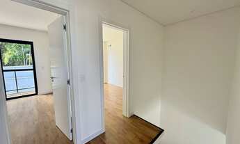 Imagem 7: Sobrado geminado em condomínio fechado com três quartos sendo uma suíte no bairro Glória