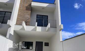 Imagem 3: Sobrado à venda em Joinville-SC, Costa E Silva: 3 quartos, 1 suíte, 1 sala, garagem e 143