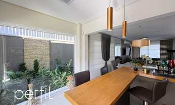 Imagem 3: Casa com 3 dormitórios, sendo 1 suíte e 2 demi-suítes com 240m2 privativos e 3 vagas de ga