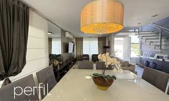 Imagem 2: Casa com 3 dormitórios, sendo 1 suíte e 2 demi-suítes com 240m2 privativos e 3 vagas de ga