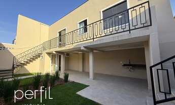 Imagem 2: Casa plana com 3 dormitórios sendo 1 suíte e 5 vagas de garagem no bairro Floresta - Joinv