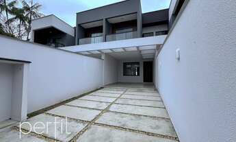 Imagem 3: Sobrado à venda em Joinville-SC, 3 quartos, 1 suíte, 2 salas, 3 banheiros, 2 vagas de gara