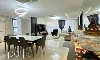 Imagem 2: Espetacular Casa de 5 Quartos em Condomínio no Saguaçu, Joinville-SC: 2 Suítes, 3 Salas, 5