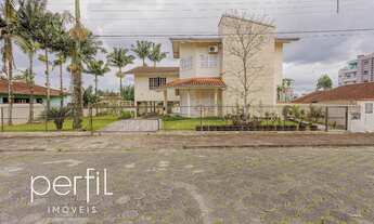 Imagem 2: Sobrado com 4 dormitórios sendo 2 suítes e 1 suíte master com 4 vagas de garagem no bairro