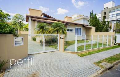 Imagem 3: Casa à Venda em Joinville-SC, Bairro América: 4 Quartos, 3 Suítes, 4 Salas, 5 Banheiros, 4