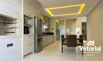 Imagem: Casa com 4 quartos e piscina no Parque da