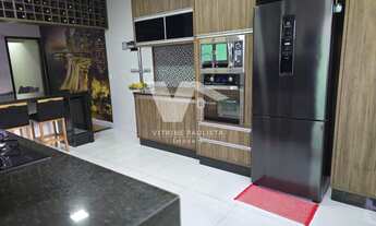 Imagem 2: Sobrado à venda na Vila Guilhermina, com 4 dormitórios, 1 suíte e 5 vagas de garagem. Poss