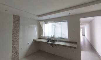 Imagem 2: Sobrado à venda na Vila Santa Isabel, com 3 dormitórios, 1 suíte e 2 vagas. Possui varanda