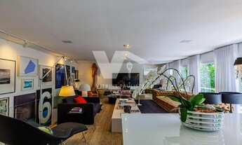 Imagem 2: Casa à venda na Vila Madalena - 3 quartos (2 suítes) e 2 vagas, totalmente reformado, com