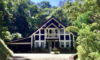 Imagem 2: Excelente casa no Condomínio Canto das Águas com 410 m² de área construída, lote com área