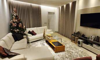 Imagem 3: Casa a venda no bairro Mangabeiras com moderno projeto arquitetônico e área social em conc