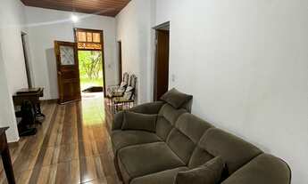 Imagem 3: Sitio para aluguel de temporada, casa mobiliada com 5 quartos, sendo 2 suítes, sala ampla