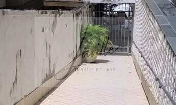 Imagem 5: Área privativa com 4 quartos, todos com armários embutidos, sendo 1 suíte, Sala de estar