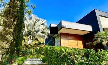 Imagem 3: Casa à venda no condomínio Vale dos Cristais com 5 quartos, sendo 5 suítes, sala para 4 am