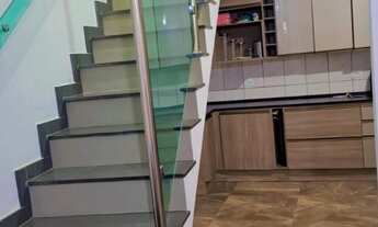 Imagem 2: SOBRADO I 60M² I 2 DORMITÓRIOS I SALA I VARANDA I 1 VAGA DE GARAGEM I R$370.000,00 I NO B