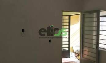 Imagem 6: Casa térrea com cômodos amplos, 02 dormitórios, 01 vaga coberta e despensa à venda por R$3