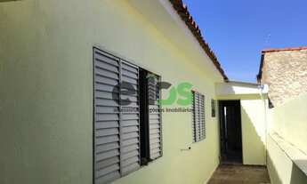 Imagem 4: Casa térrea com cômodos amplos, 02 dormitórios, 01 vaga coberta e despensa à venda por R$3