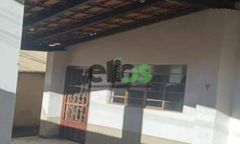 Imagem 2: Casa c/ 03 dormitórios, 02 banheiros, quintal amplo c/ churrasqueira, BOA P/ COMÉRCIO, à v