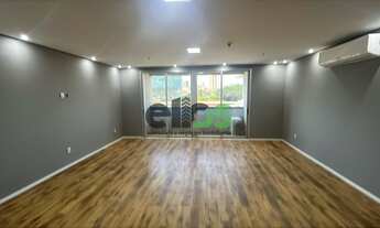 Imagem: Sala comercial ampla, com sacadas, ar condicionado