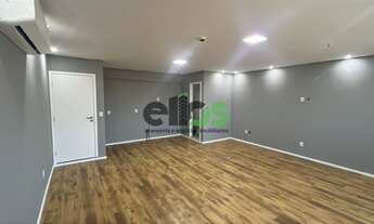 Imagem 3: Sala comercial ampla, com sacadas, ar condicionado, banheiro, 46,21m² para locação por R$4