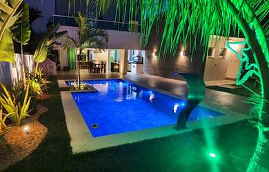 Imagem 3: Belíssima Casa no Alphaville Salvador 2 - 04 Suítes - 380 m² - Área gourmet com churrasque