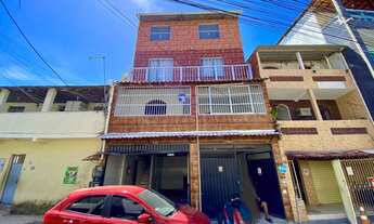 Imagem: Prédio Residencial com Galpão Comercial