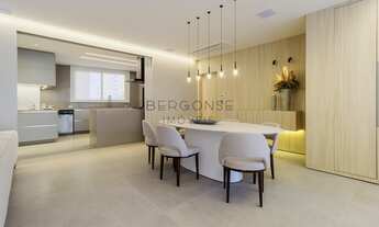 Imagem 5: Apartamento Edificio Carmen, localizado atrás do Clube Curitibano, no Agua Verde, com 4 su