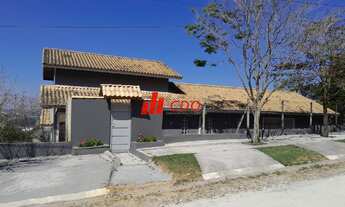 Imagem: Imponente casa em condomínio à venda em