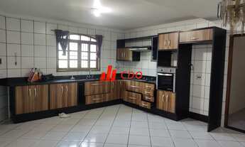 Imagem 7: Sobrado a venda no condomínio Baronesa, com 5 dormitórios sendo 2 suítes, sala para 3 ambi