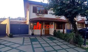 Imagem: Imperdível Casa de 3 Quartos no Bairro