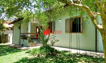 Imagem 2: Casa de luxo em condomínio: 4 quartos, 2 suítes, 3 salas, 4 banheiros, 6 vagas de garagem