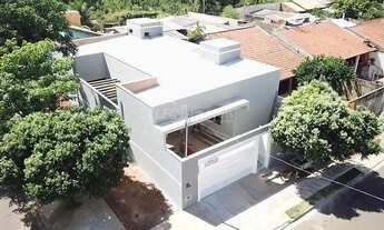 Imagem 2: Excelente imóvel com piscina