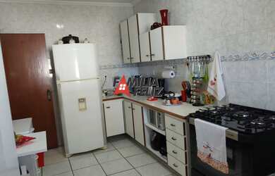 Imagem 6: Apartamento semi mobiliado, 100 metros da praia, com sacada vista parcial para o mar, em A