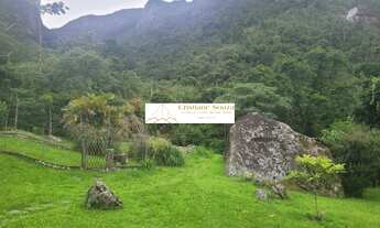 Imagem 4: Sitio em Vargem Grande com vista para as montanhas com água de nascente