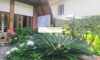 Imagem 7: Casa dúplex com 4 dormitórios, suite de hóspede, piscina e vista para as montanhas