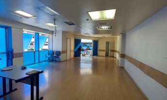 Imagem: Conjunto comercial em andar exclusivo, com