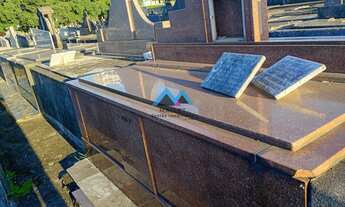 Imagem: Jazigo à venda no Cemitério São Francisco