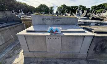 Imagem: Jazigo à venda no Cemitério São Francisco