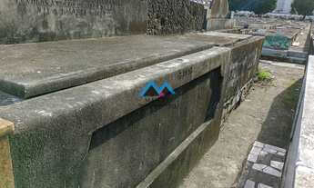 Imagem: Jazigo à venda no Cemitério São Francisco