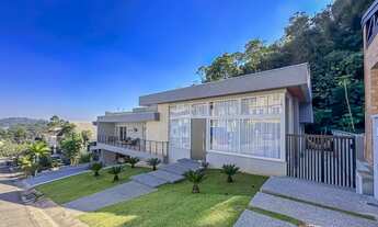 Imagem 2: 3 dormitórios, 3 suíte, 5 banheiro, 6 vagas na garagem