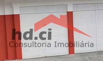 Imagem 2: Ótimo ponto comercial . de esquina , tem quase 30 metros de frente; com SALÃO de 263m2 , m