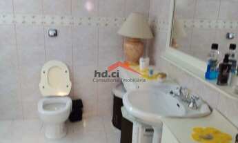 Imagem 3: Excelente sobrado com 2 vagas de garagem com portão automático, sala ampla com 2 ambientes