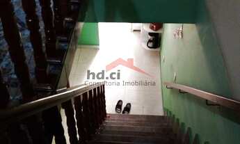 Imagem 6: Excelente sobrado com 2 vagas de garagem com portão automático, sala ampla com 2 ambientes